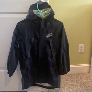 Nike rain jacket Size M. Never worn